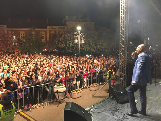 Шаулић песмом растерао облаке